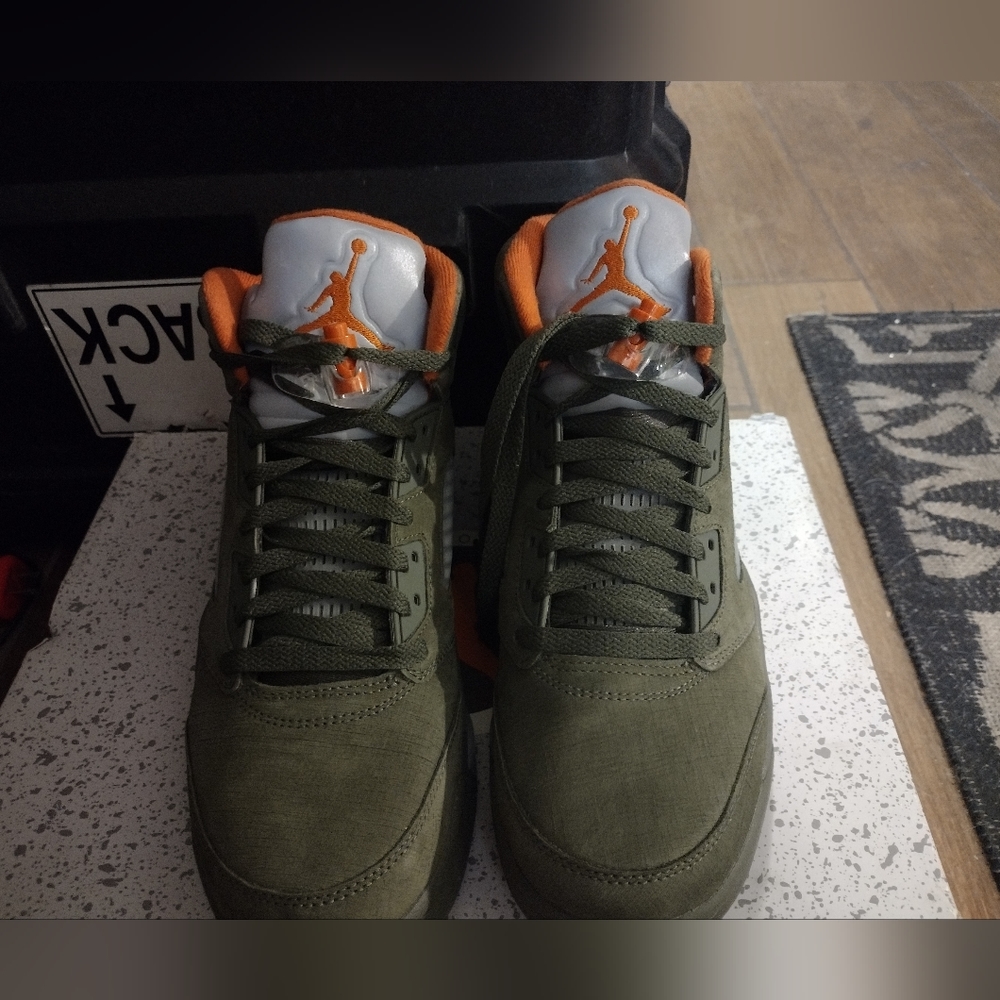 Retro 5 Olive 2024
